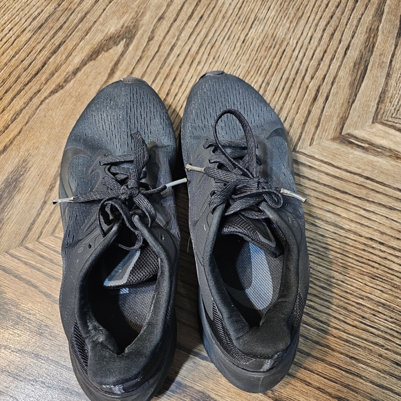 Nike Women's Black Running Shoes - Picture 7 of 8